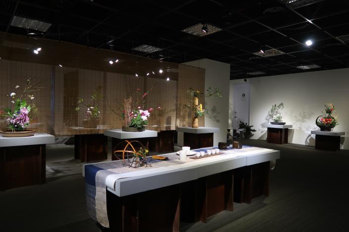 台北探索館首次舉辦花藝展，兩梯次將展出60件作品以古典詩詞為題，展現四季美景。.JPG