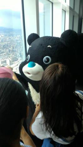 熊讚帶小朋友遊台北101觀景台