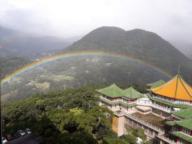 破金氏世界紀錄的陽明山彩虹，文化大學是追尋彩虹的絕佳據點（圖-文化大學周昆炫教授提供）
