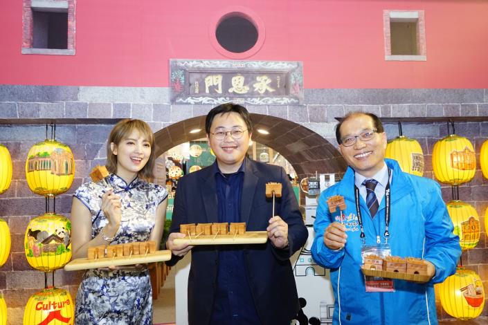 臺北館特別推出承恩門造型雞蛋糕吸引民眾目光