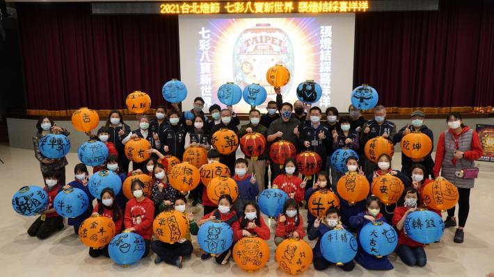 「2021台北燈節」首場行銷活動邀請在地里長里民、台北市漫畫從業人員職業工會、東園國小五年級美術班同學一起創作燈籠，喜迎牛年。