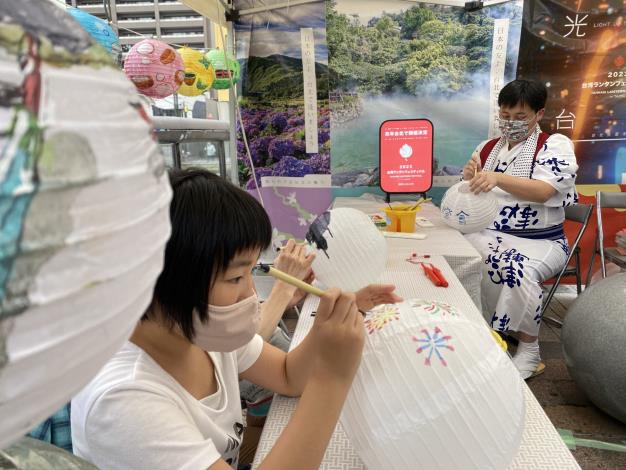 臺北市政府參加弘前睡魔祭典，藉此盛會舉辦臺北市觀光推廣活動，邀請日本民眾一同參與會發光的燈籠彩繪。