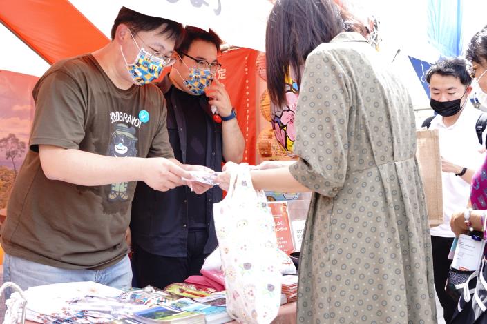 臺北市觀光傳播局長劉奕霆現身「2022TAIWAN_PLUS_台灣吉日」臺北展攤，邀請日本民眾感受臺北魅力-1