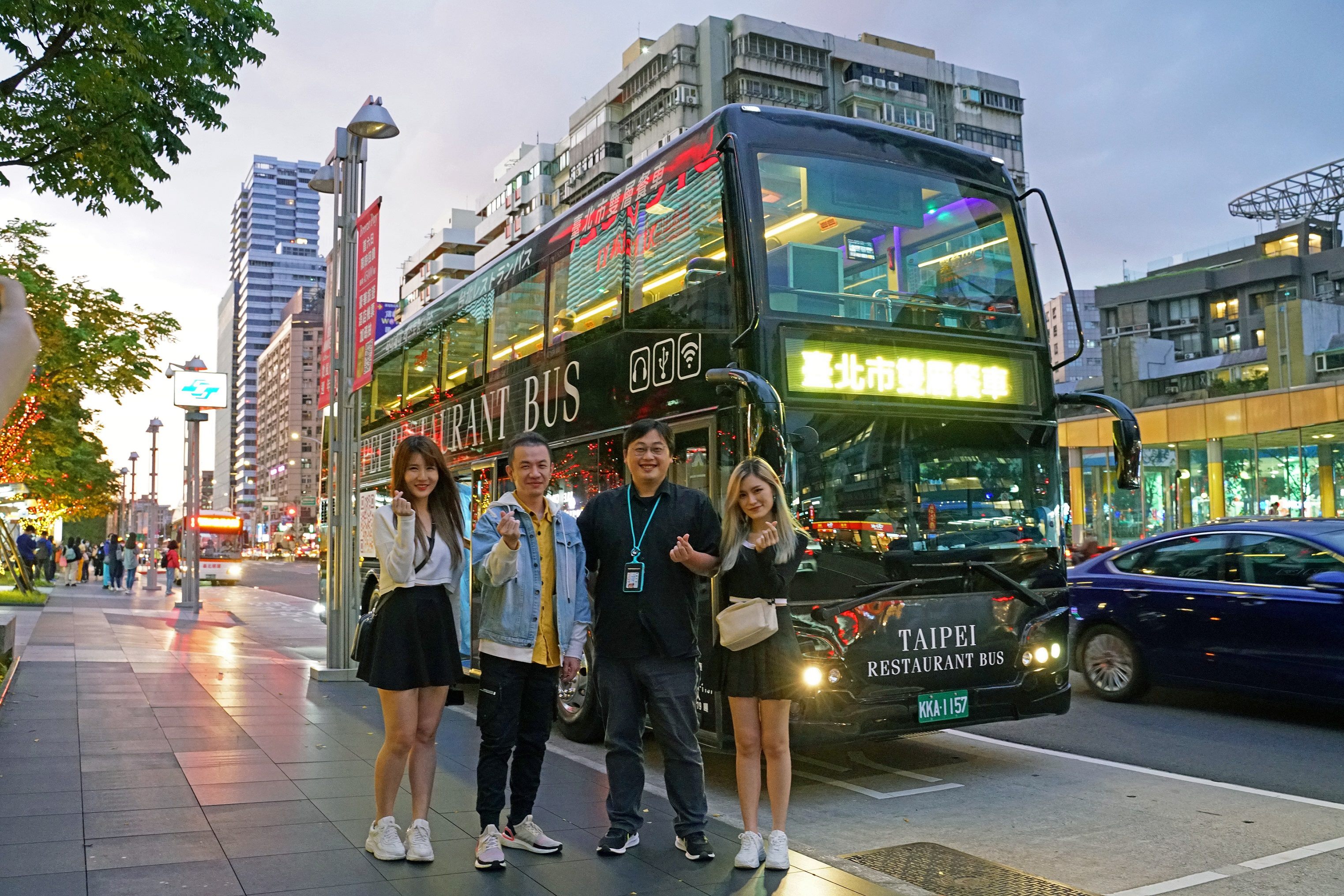 TiffwithMi與臺北市觀光傳播局局長熱情巧遇。