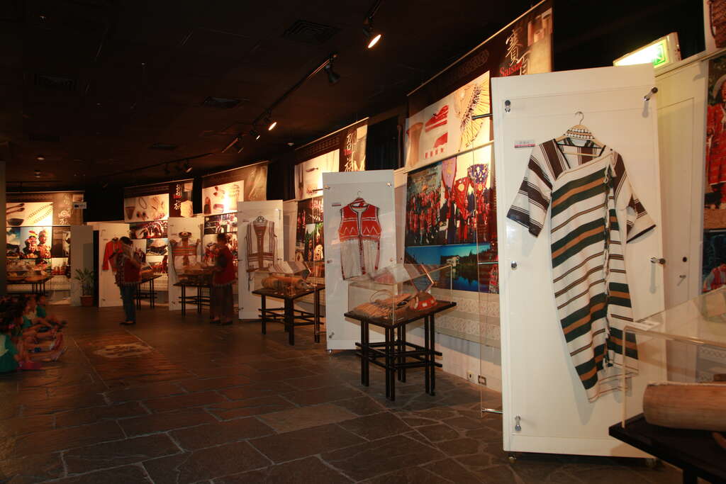 「凱達格蘭文化館」是記錄平埔族群相關歷史脈絡與原住民族當代藝術及文物的展覽