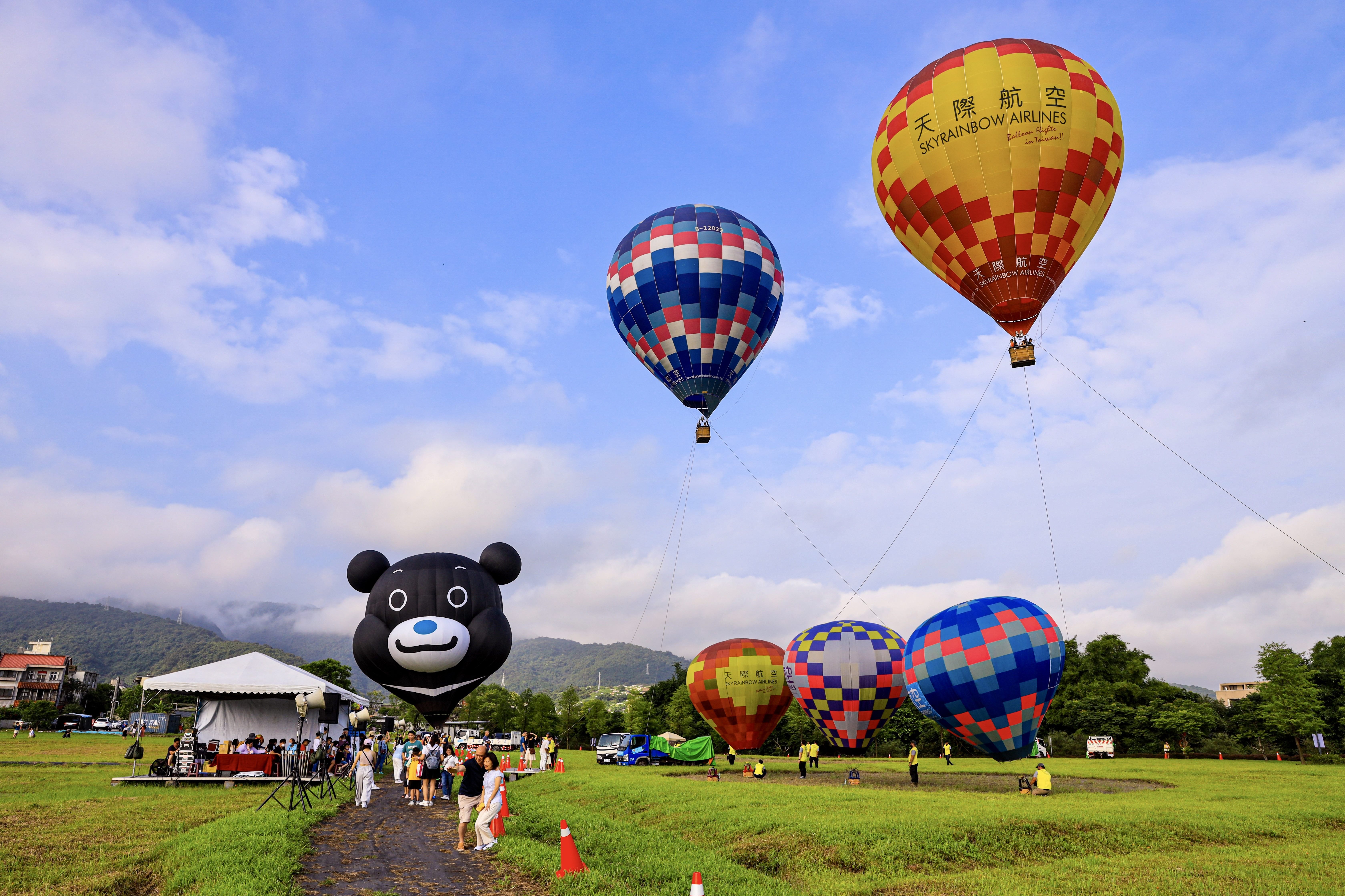 今(3)日熊讚熱氣球首次快閃到宜蘭冬山鄉【2023三奇美徑】活動。
