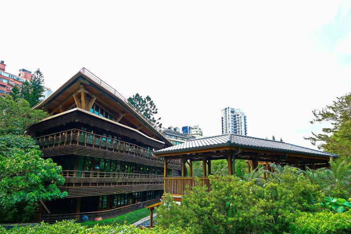 臺北市立圖書館北投分館是全臺首座且名列世界級的綠建築圖書館。.JPG