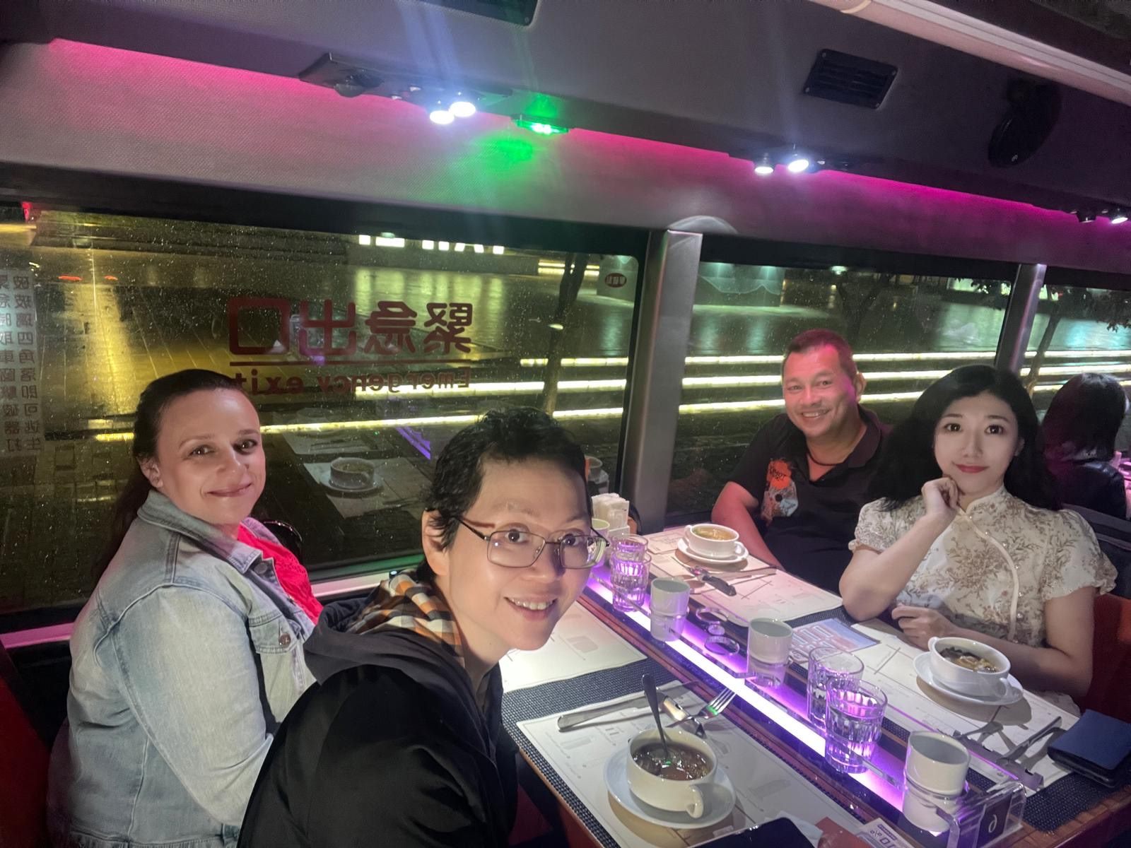 紐澳業者對於「臺北雙層餐車」邊享精緻餐點、邊賞城市景點的遊程感到驚艷。