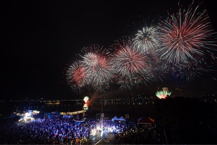 「大稻埕夏日節」串聯周邊商圈、夜市及旅宿業，打造51天帶狀活動，吸引逾59萬人次參與。