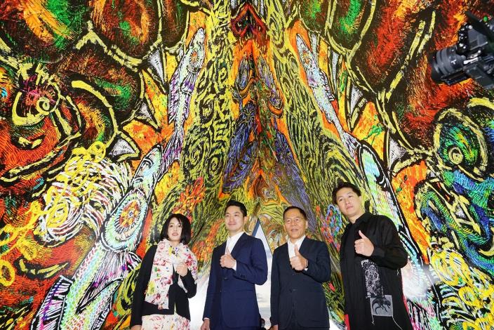 台北燈節與日本藝術家小松美羽合作燈組「世人皆可成龍」，邀請大家走入神獸的世界.JPG