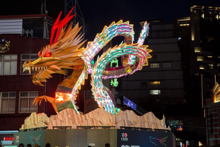 台北燈節主燈創作靈感來自象徵尊貴的「光之龍王」