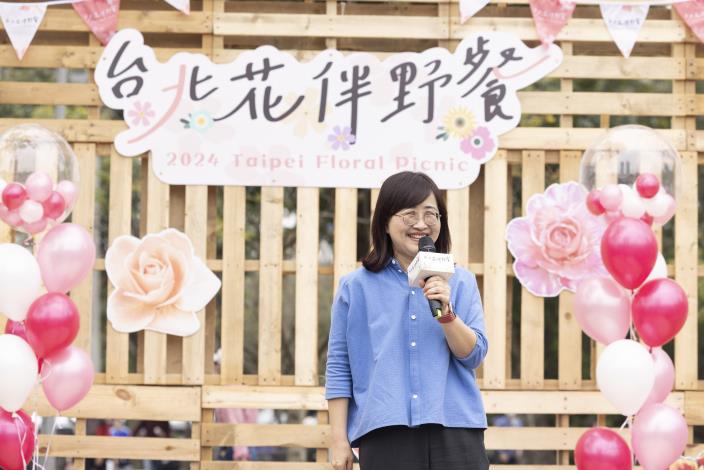 台北市政府副市長林奕華到現場與民眾同歡，鼓勵市民來場戶外野餐踏青之旅。
