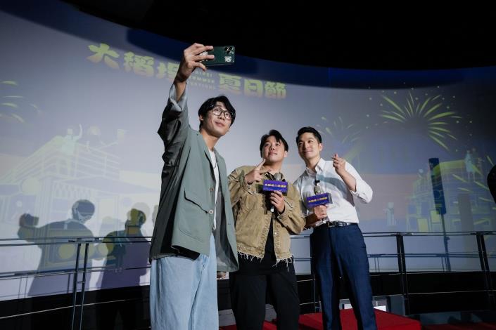 圖2_Theseus忒修斯與蔣萬安市長於現場自拍一圓心願_0