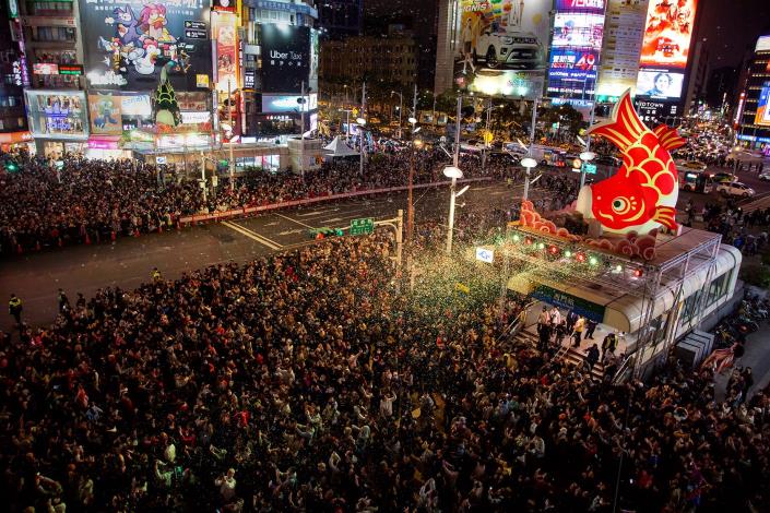 「2025台北燈節」即將在2月2日盛大展出，帶來「圓滿、順利」的新年祝福。(圖為2024台北燈節照片)