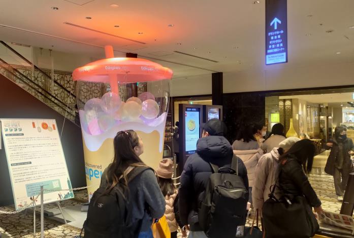 在大阪難波高島屋展出的珍珠奶茶燈燈飾在籌備期間引發極高詢問度。