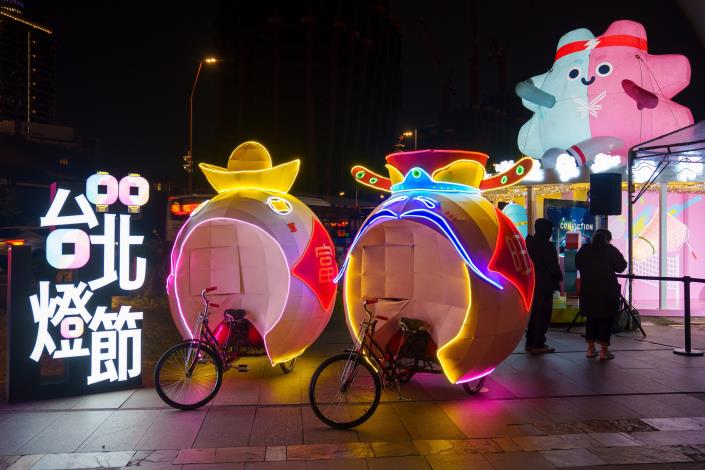 「活力壯寶」燈飾展現臺北運動城市的熱情與活力，於台北燈節北門展區展出至2月16日。
