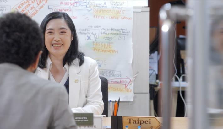 《TAIPEI 臺北．台北》商務篇介紹臺北設有「台北市投資服務辦公室(ITO)」，提供外國人一站式專人投資服務。