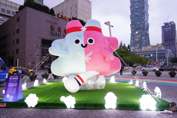 「壯寶氣偶」即日起至5月30日，每晚6時至10時亮燈展演.JPG