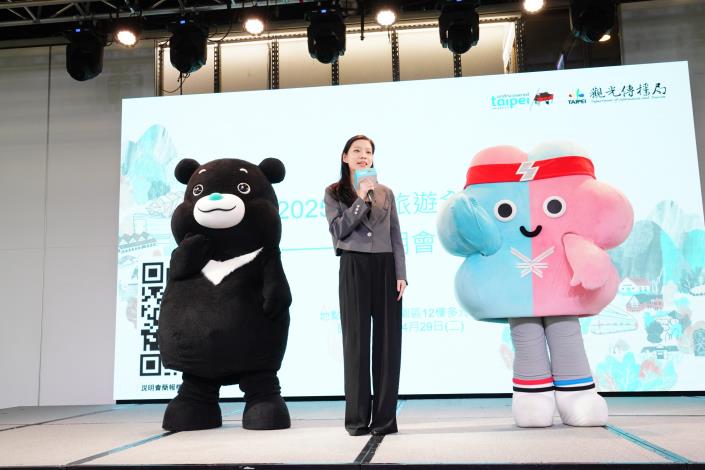 觀傳局余祥局長與世壯運吉祥物「壯寶」、臺北城市吉祥物「熊讚」，熱情邀請國內外旅客到臺北觀光。.JPG