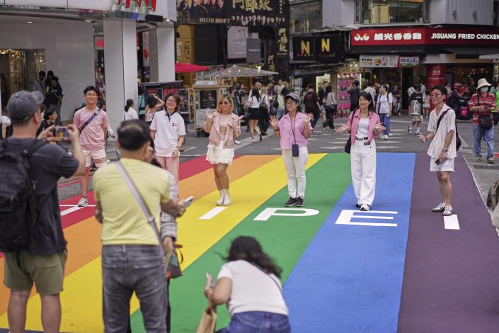 西門町「6號彩虹Rainbow Six」8月9日以亮麗新貌迎接國內外旅客，以及將在10月登場的同志遊行