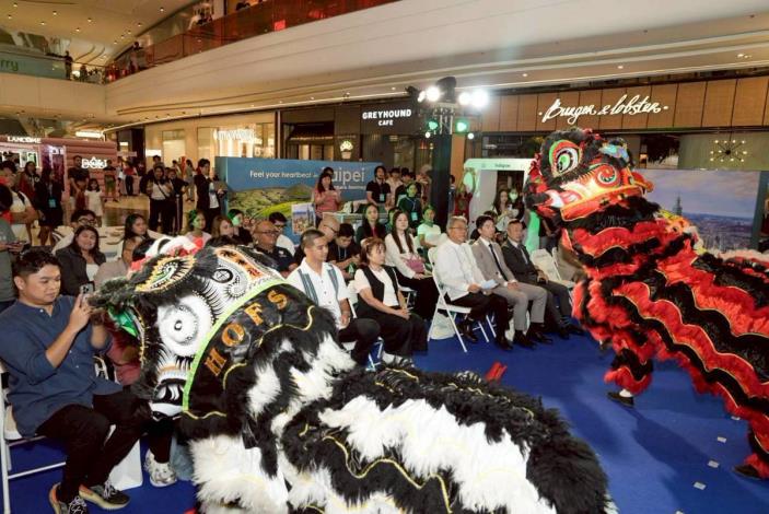 臺北對菲律賓推廣活動盛大開幕，吸引許多民眾駐足