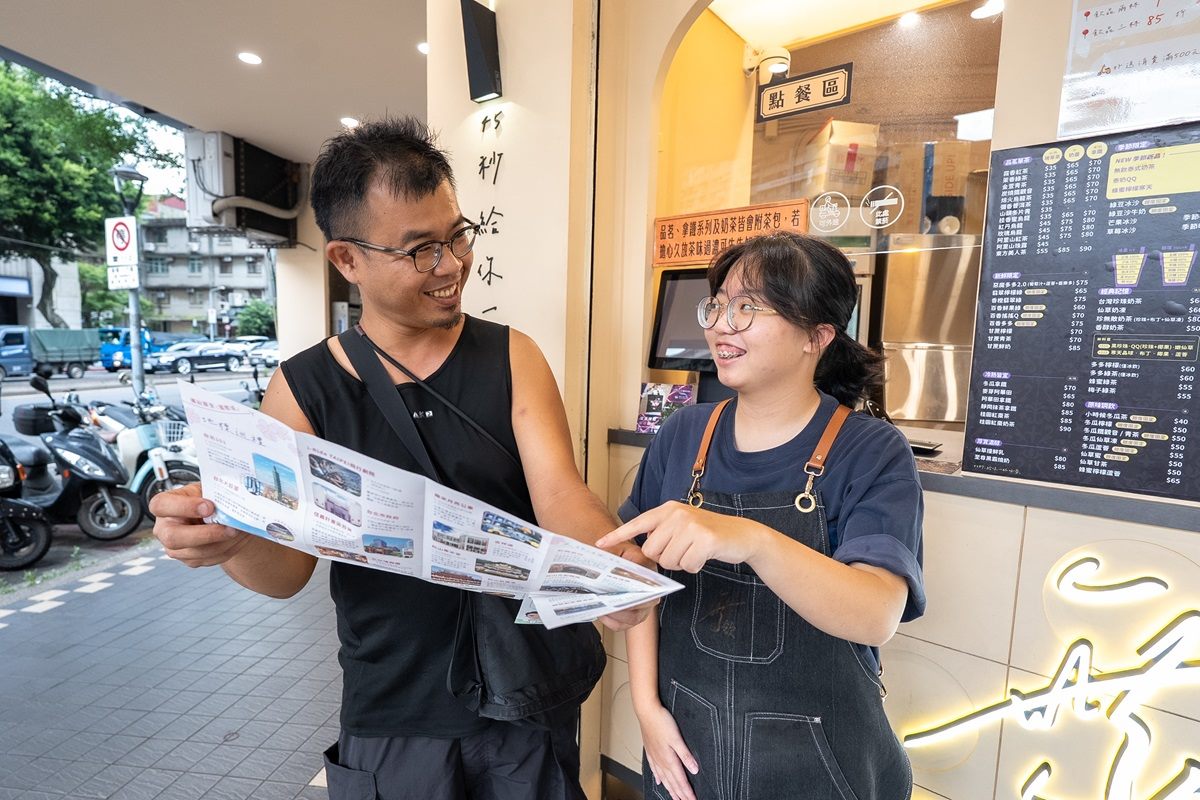 無飲永春店借問站主打現萃的手作飲品店，為前往信義區觀光旅客提供旅遊服務
