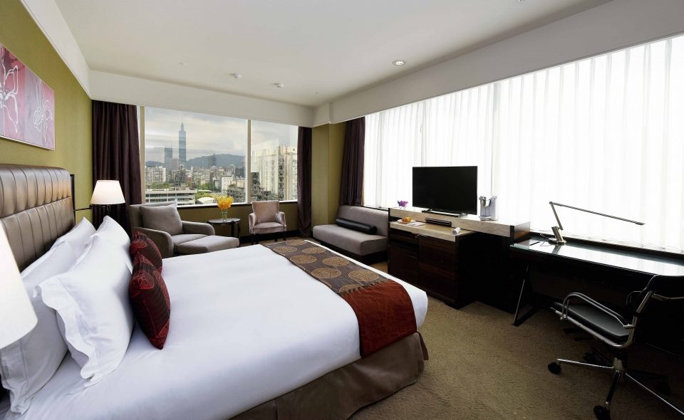 圖4-福容大飯店台北一館推出三天兩夜豪華客房超值「二泊四食」方案，優惠價只要9,999元起