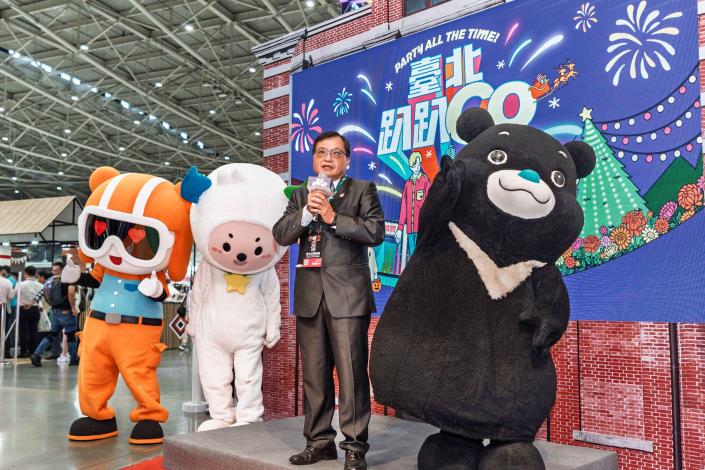 圖2：觀傳局薛秋火副局長推薦「萬元有找」特惠專案，適合親子、小資族搭配選擇。