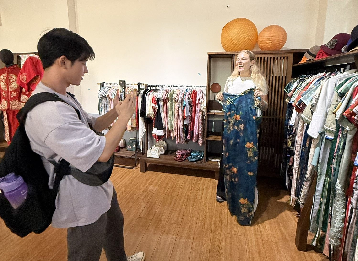 Jana Alessa Bittner於大稻埕旅客服務中心復古服飾體驗