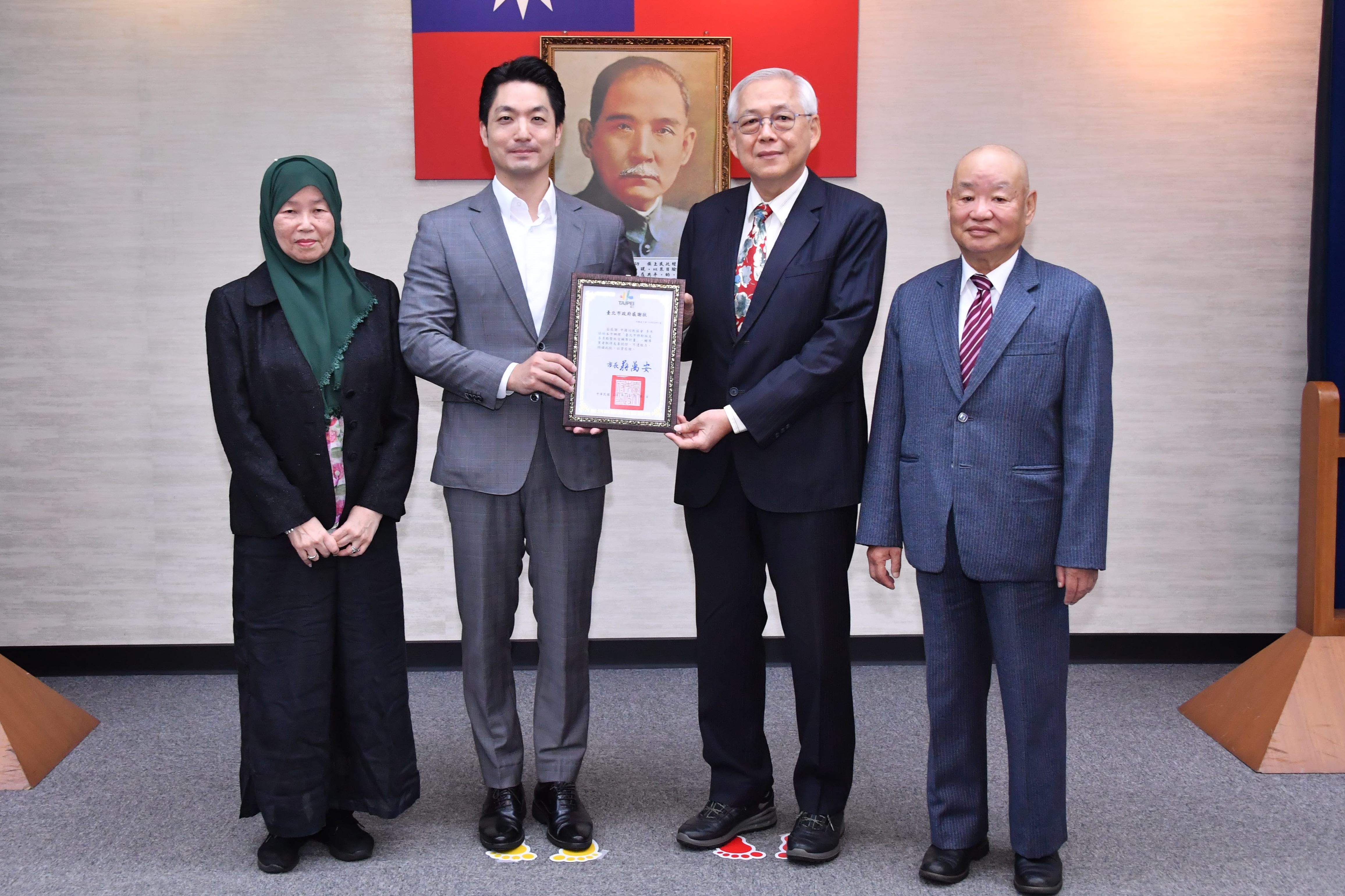 臺北市長蔣萬安頒發感謝狀予「中國回教協會」