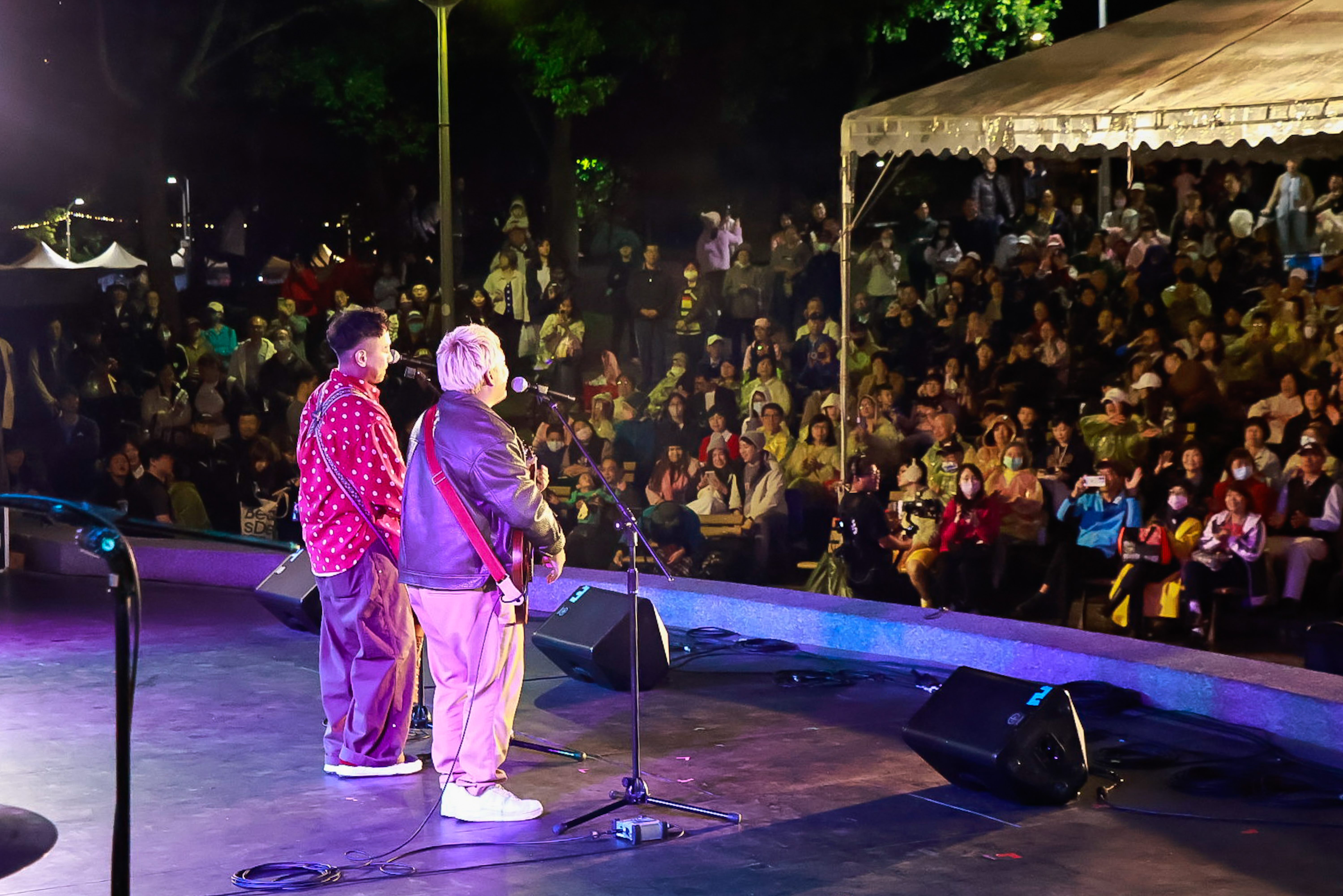 「2025臺北耶誕愛無限」耶誕音樂會，多組歌手輪番獻唱為現場注入滿滿的溫暖。