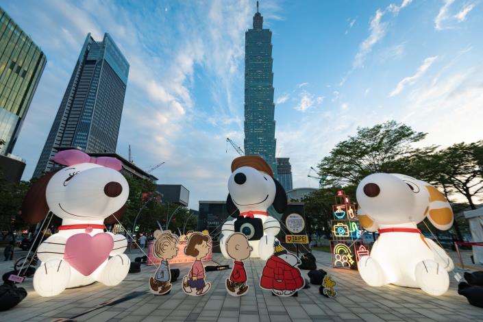 「臺北最High新年城」攜手PEANUTS™漫畫家族，於臺北市政府東南廣場設置6座史努比及其兄弟姊妹的大型氣偶。