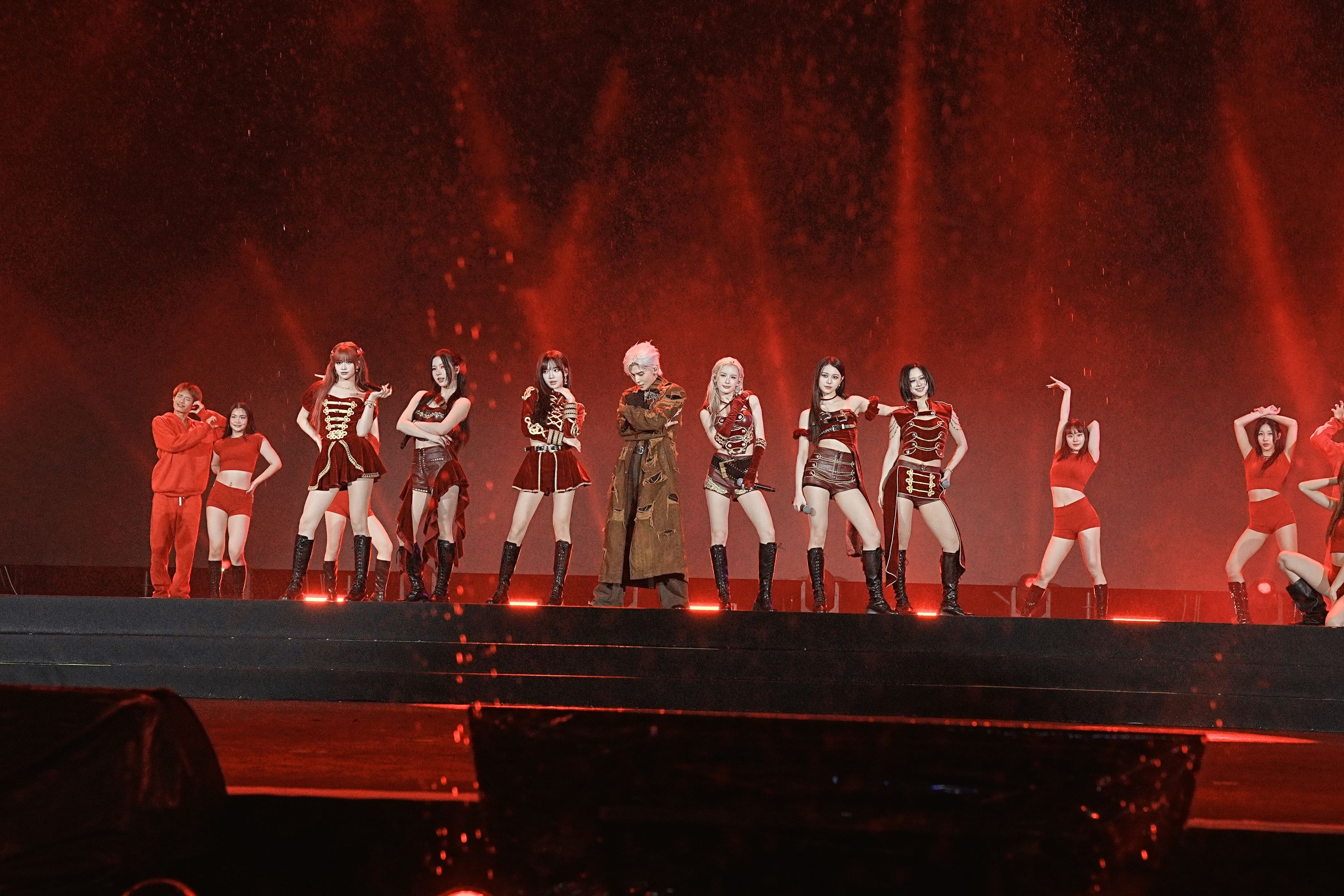 情歌王子Bii畢書盡與GenZ女團GENBLUE幻藍小熊合唱SPOT，韓流火花全面引爆。