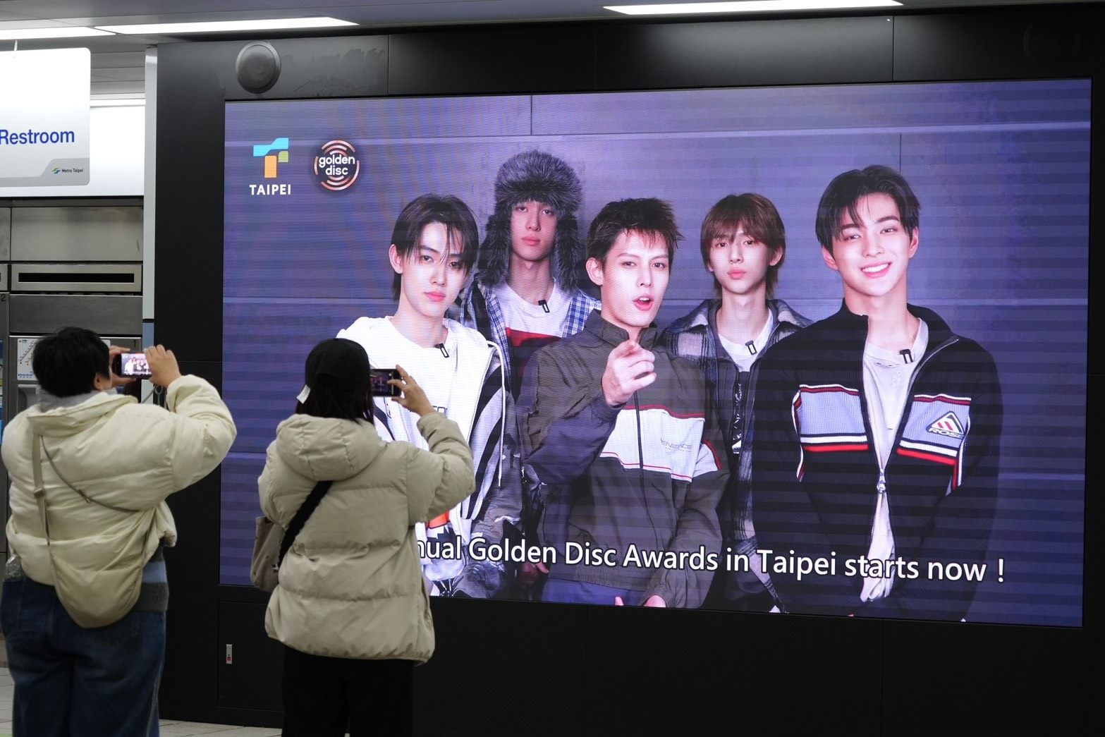 超人氣團體CORTIS錄製臺北專屬影片。