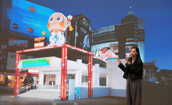 捷運西門站六號出口上方可愛的星星人迎接大家的到來