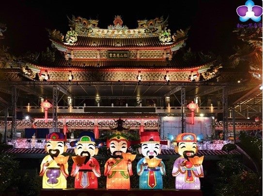 松山慈惠堂展出精緻的傳統花燈（圖為2024年燈飾）