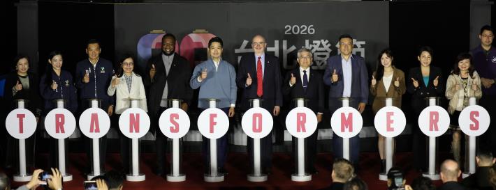 臺北市長蔣萬安與貴賓共同點亮柯博文主燈。