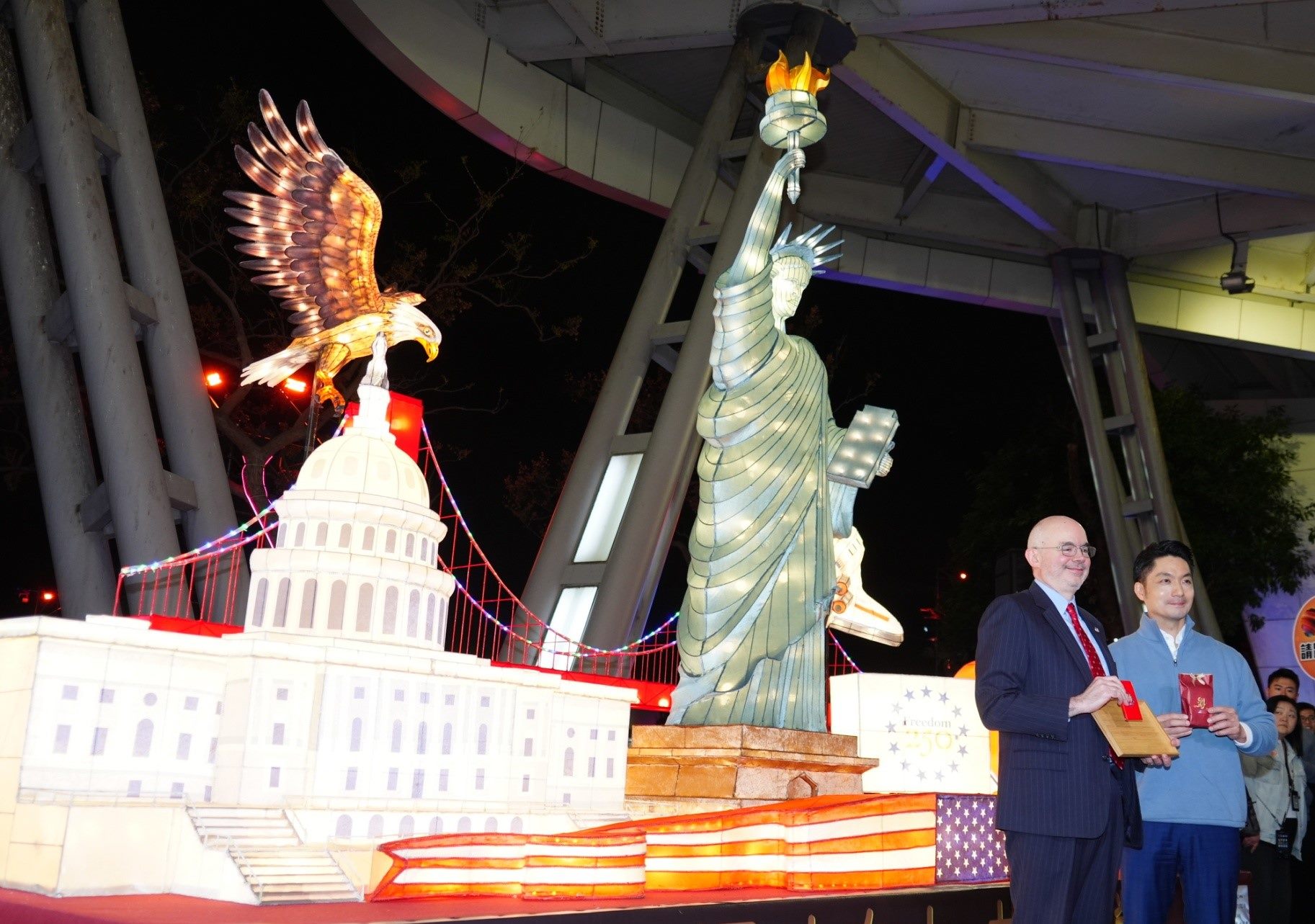 美國在台協會（AIT）首度參與展出燈飾，展現台美友好情誼。