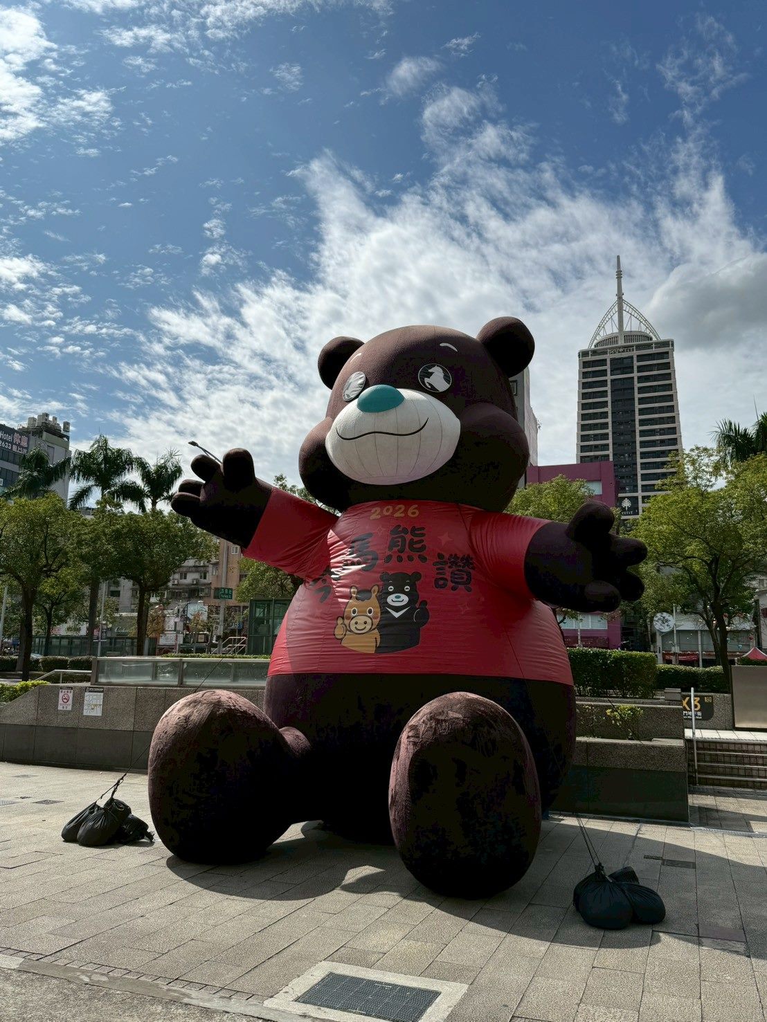 西門展區熊讚氣偶特別以馬年造型亮相