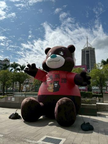 西門展區熊讚氣偶特別以馬年造型亮相