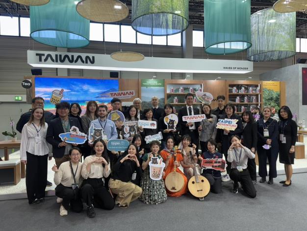 圖說3：觀傳局參加交通部觀光署的臺灣觀光代表團前往ITB柏林旅展，向歐洲旅客推介臺北的獨特魅力。