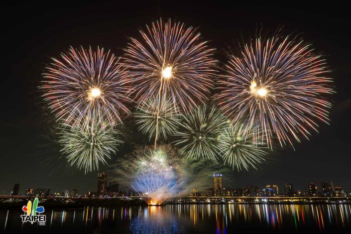 2025大稻埕夏日節300秒主題煙火活動照片01，共11張。