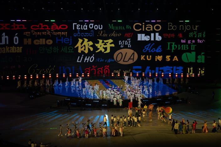 文化節目一歡聚島嶼-ABAO阿爆 feat.那屋瓦少女隊·表演團隊｜伊甸基金會輪椅舞團 、呂柏達娘傘團、林靖嵐聽障舞蹈團 、 新北市私立莊敬高級工業家事職業學校、傳源文化藝術團 、臺北市立大學舞蹈系 、臺灣特技團等01