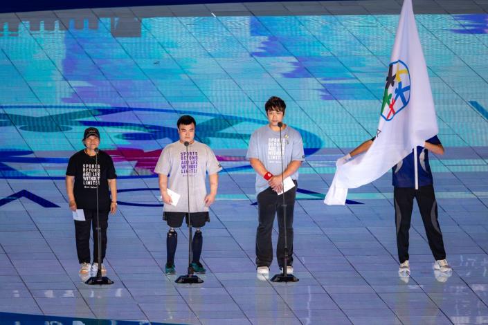 (由左至右)新北代表林說、帕拉代表張維捷、臺北代表周思齊共同登臺進行運動員宣誓01