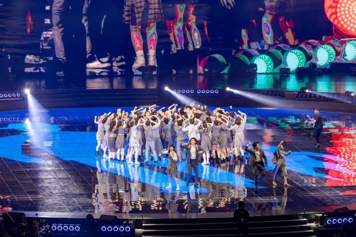 臺藝大戲劇系舞蹈系於世壯運帶來的表演貼緊主題-熱血臺北，讓現場氣氛沸騰。