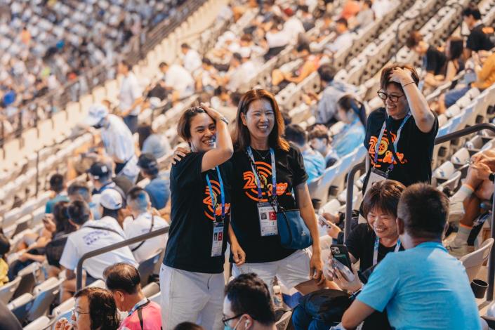 全球選手歡聚雙北，在開幕典禮中開心合影