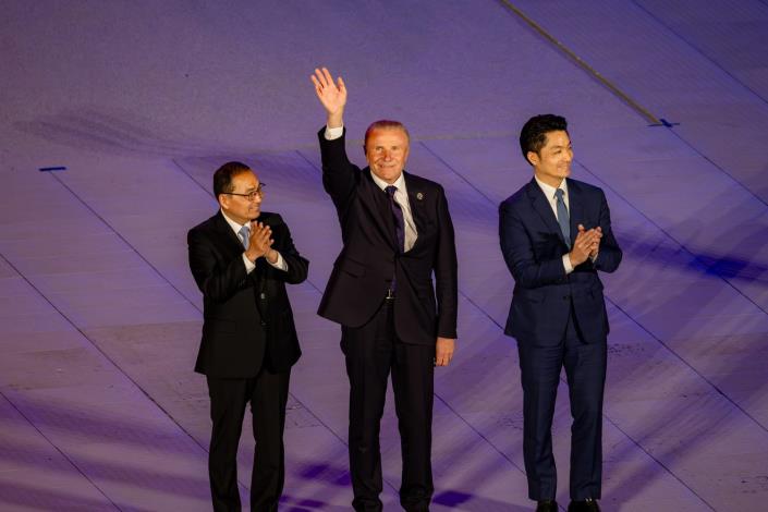 新北市長侯友宜（左）、國際壯年運動總會會長Sergey Bubka（中）、臺北市長蔣萬安（右）共同出席2025年雙北世壯運開幕典禮，象徵國際交流與雙北城市合作的深化(2)