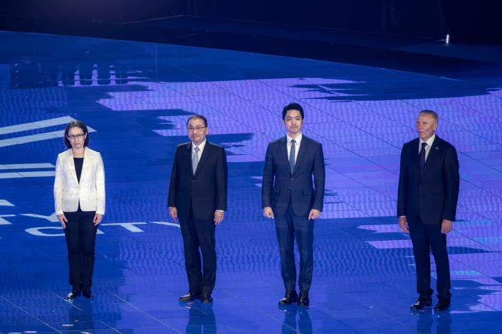 （由左至右）副總統蕭美琴、新北市長侯友宜、臺北市長蔣萬安出席、國際壯年運動總會會長Sergey Bubka出席2025雙北世壯運開幕典禮，攜手為賽事揭開序幕03