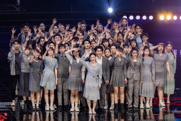 臺藝大戲劇系舞蹈系於世壯運帶來的表演貼緊主題-熱血臺北，讓現場氣氛沸騰。05