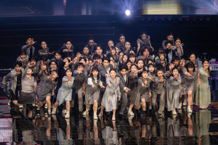 臺藝大戲劇系舞蹈系於世壯運帶來的表演貼緊主題-熱血臺北，讓現場氣氛沸騰。04